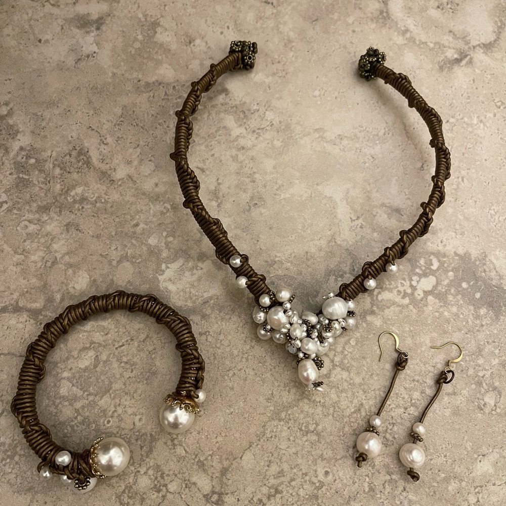 Elegant Leather and Pearl Jewelry Set (Necklace, Bracelet, Earrings)